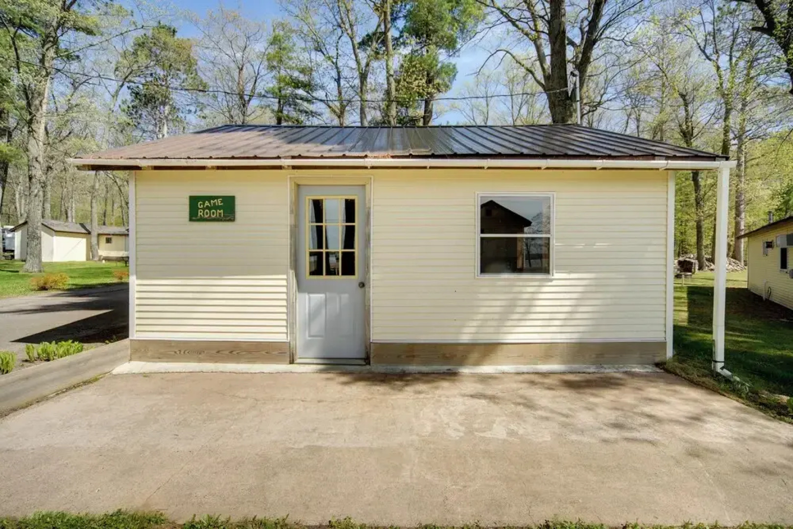 Convenient Cabin w/ Access to 3 Boat Docks!