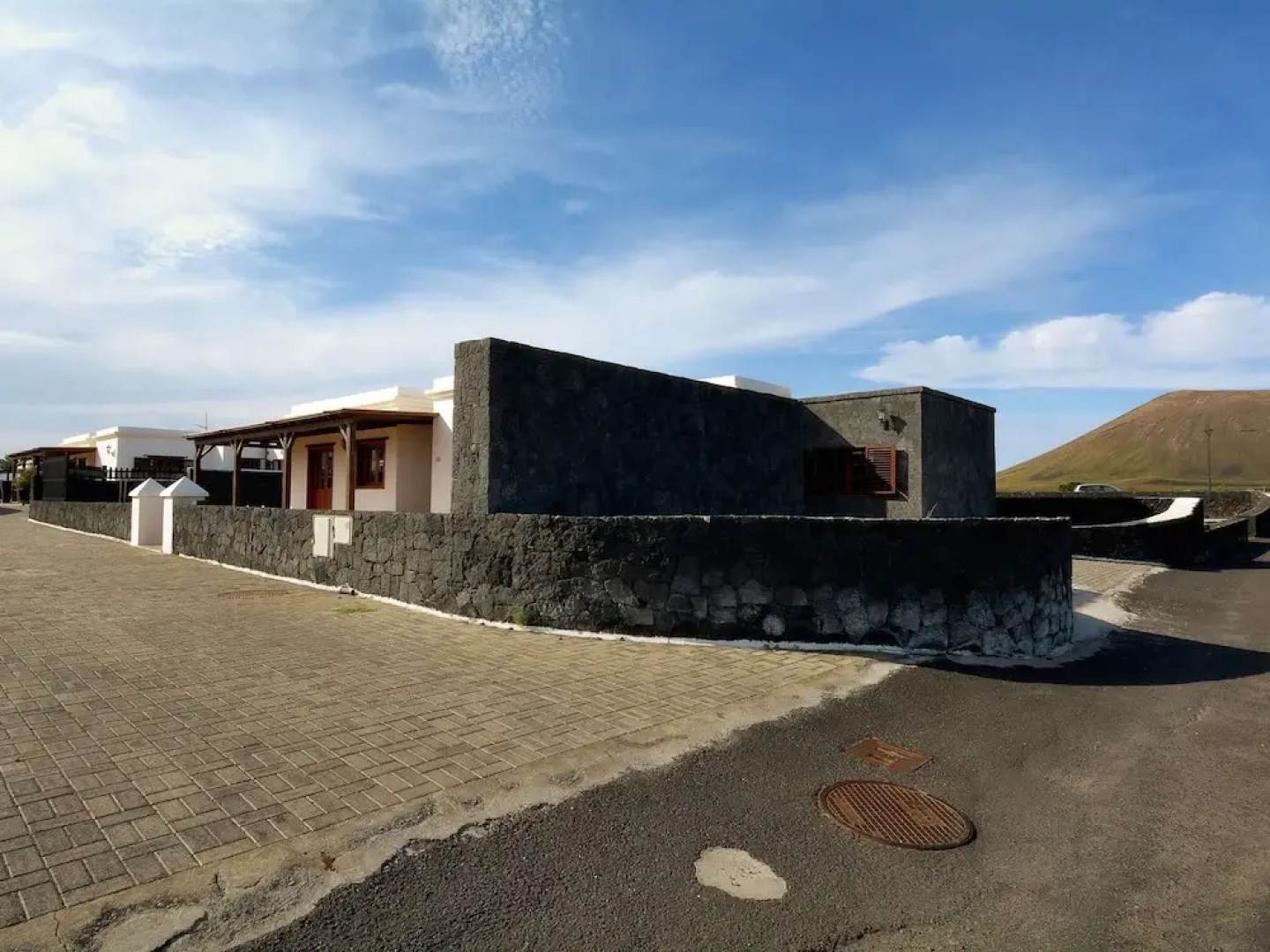 Spacious Villa in San Bartolomé With Swimming Pool