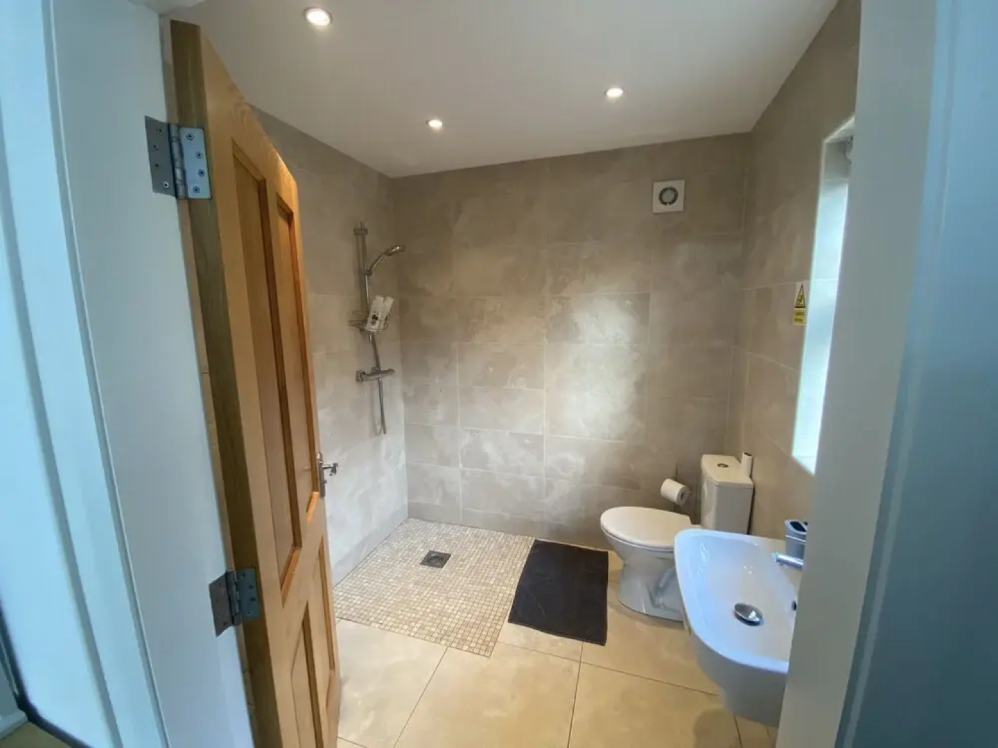 Rostrevor Valley Holiday Park- En-suite Rooms with Hot tub and Private Car Service