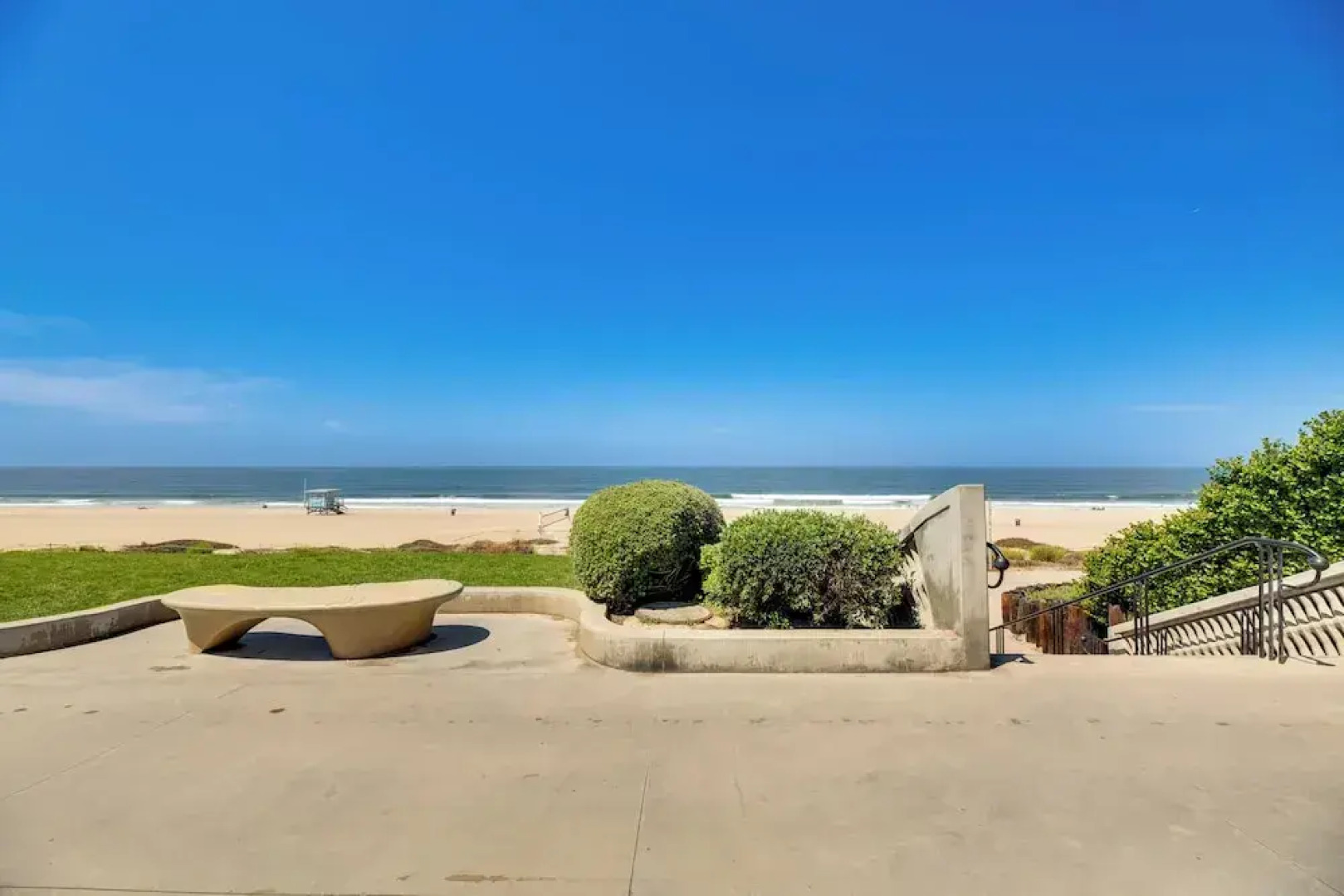 Sunny Manhattan Beach Apt w/ Vibrant Ocean Views