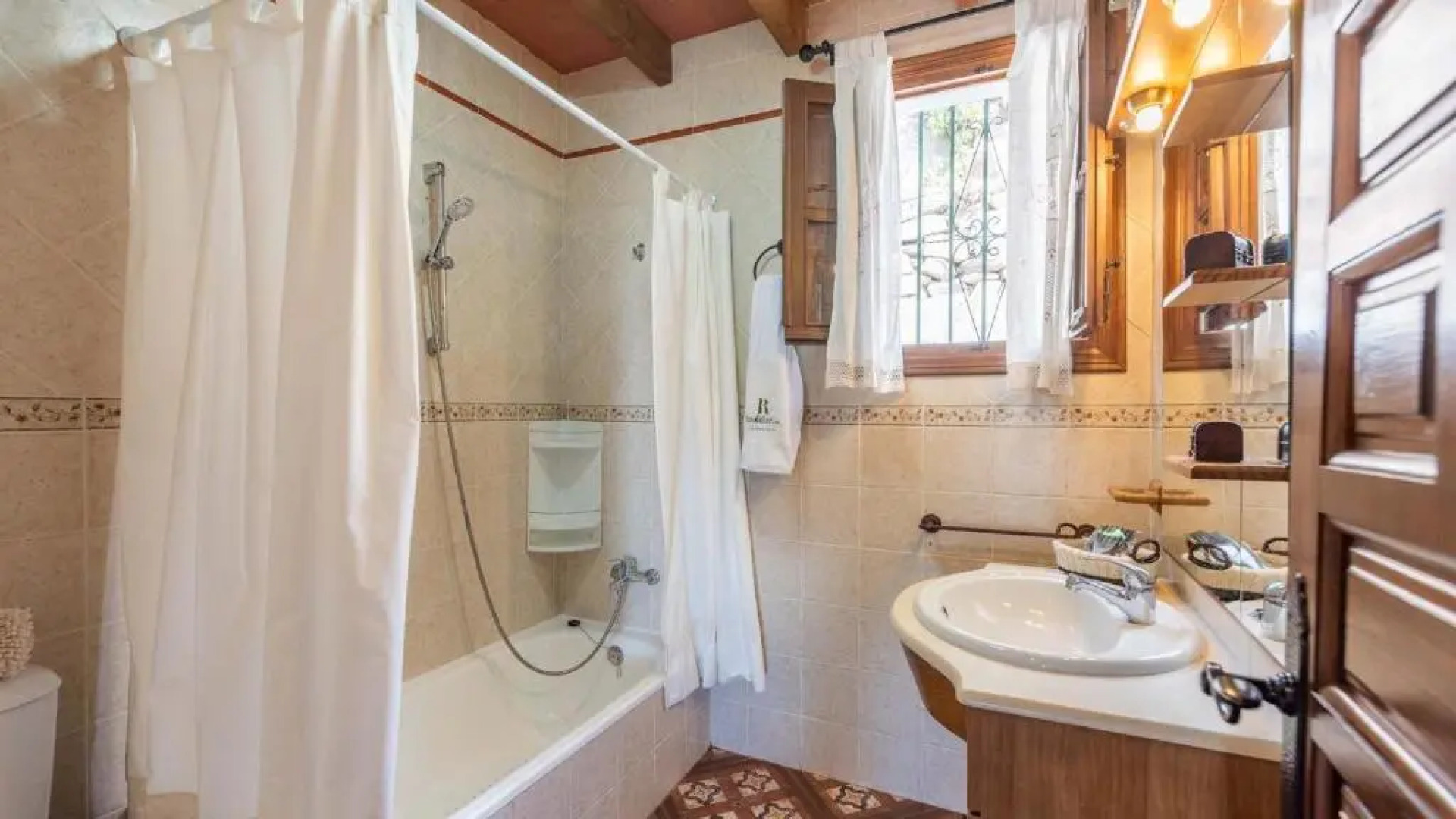 Casa Lola Sayalonga by Ruralidays