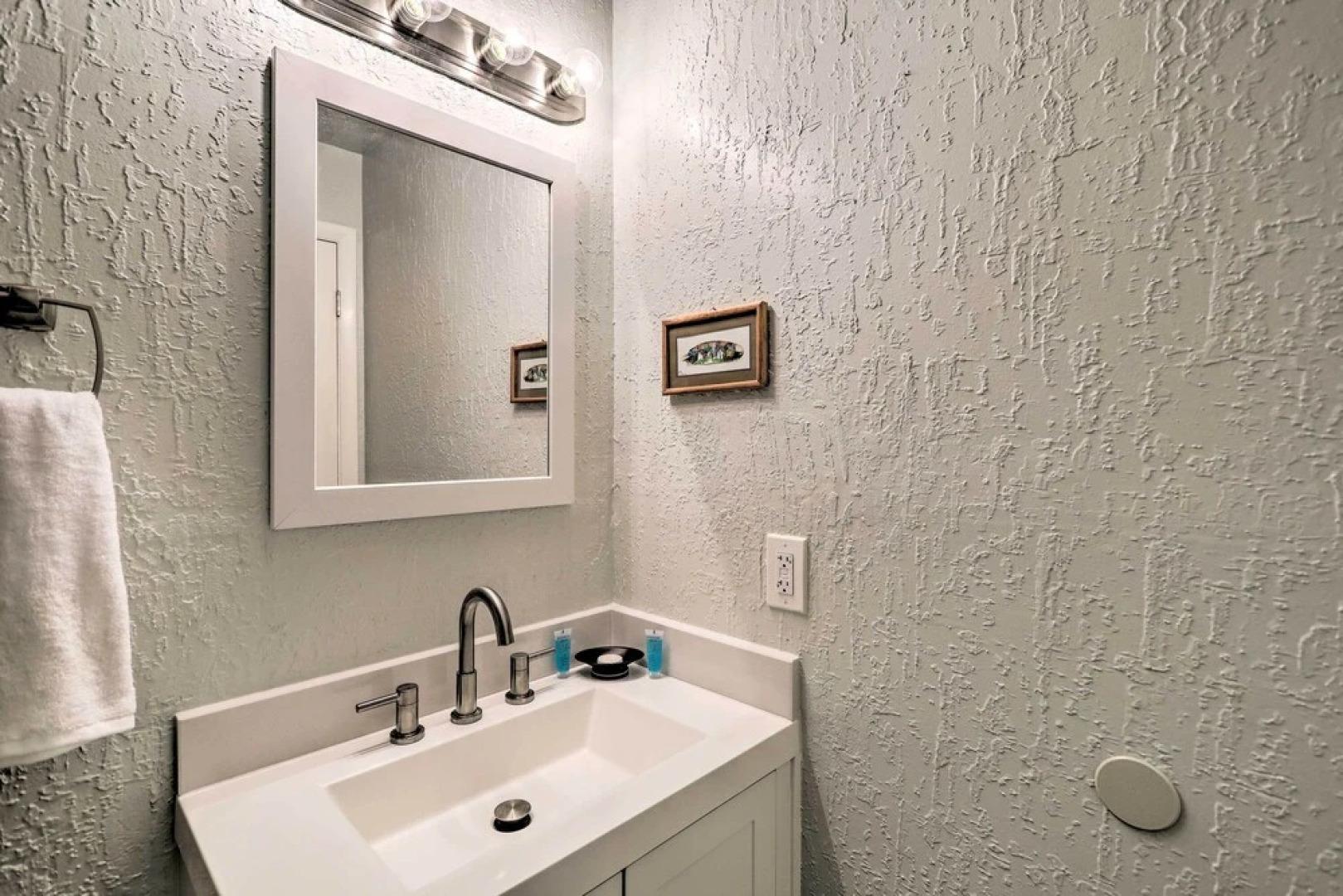 Pet-friendly Merritt Island Home w/ Heated Pool