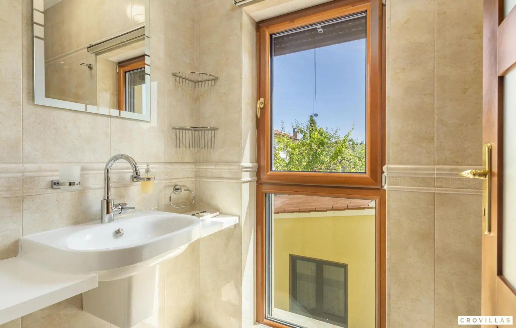 Happy in Fazana with 5 bedrooms and 1 bathrooms