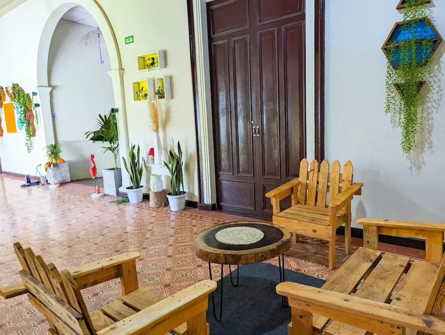 Del Tingo Al Tango Hostal