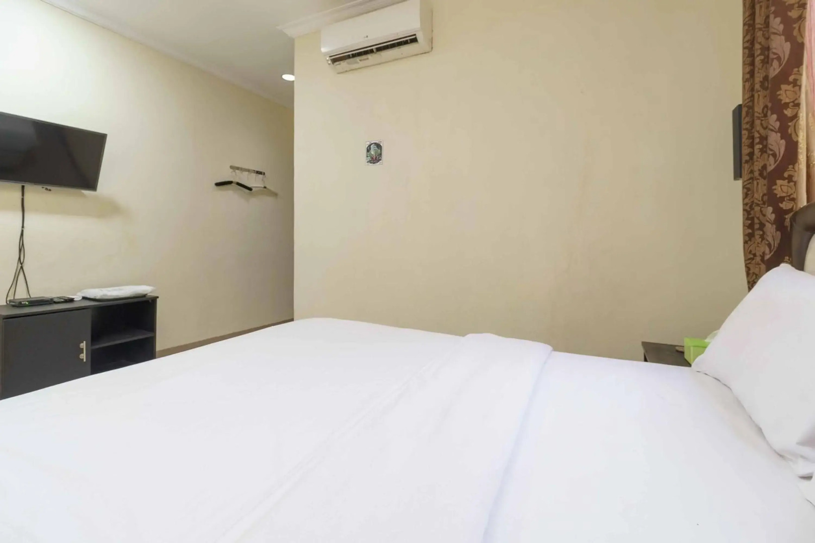 Hotel Addict by RedDoorz