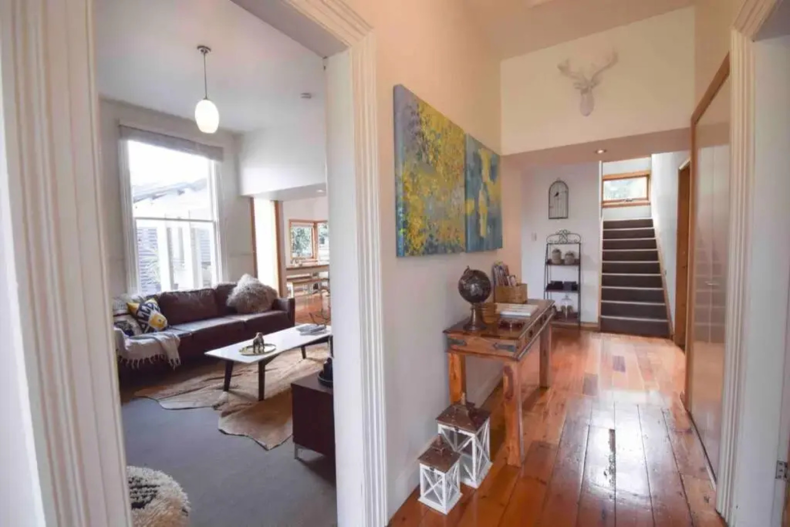 Best Location in Hobart! Luxury 4 bedroom with stunning views