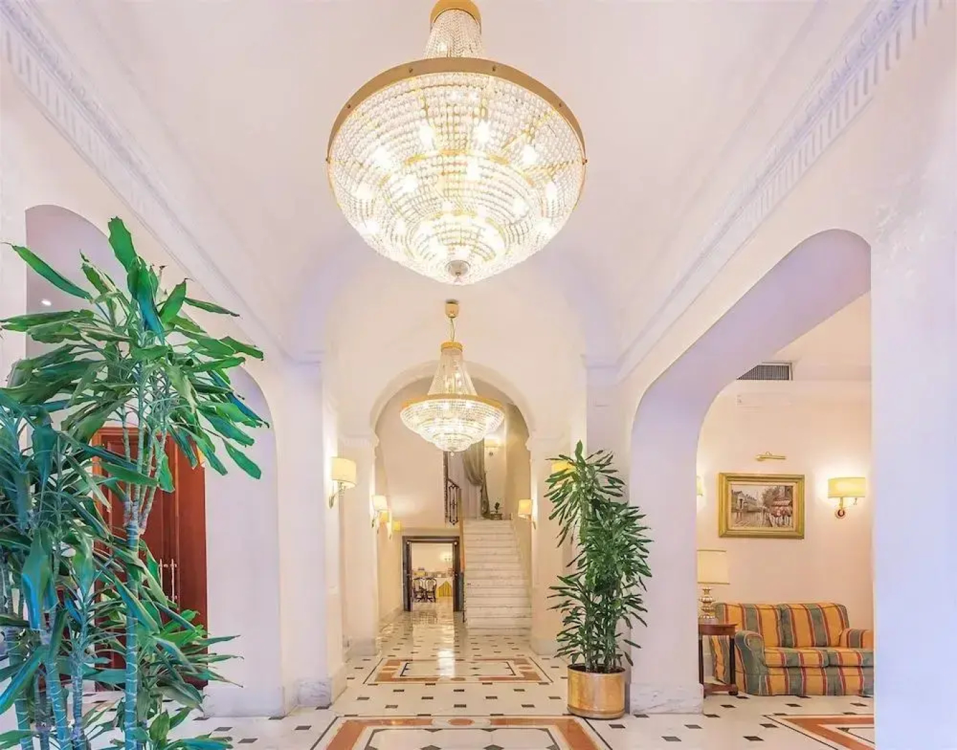 Raeli Hotel Lux