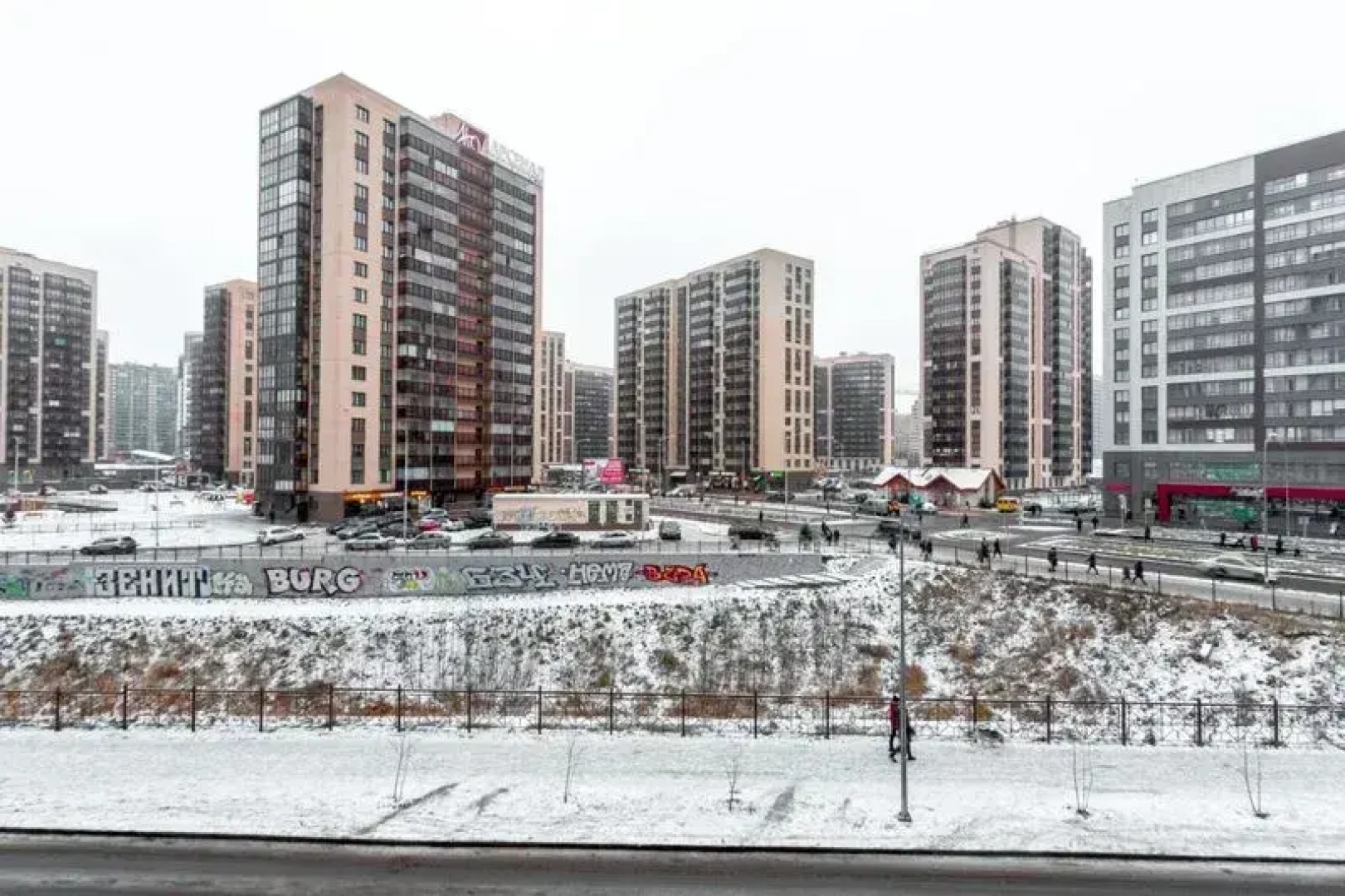 Какаду на б-ре Менделеева, д. 3