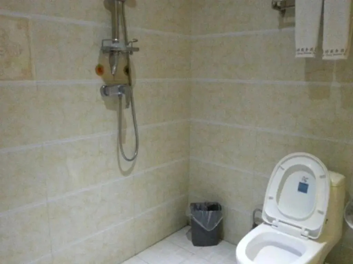 Longxiang Business Hotel