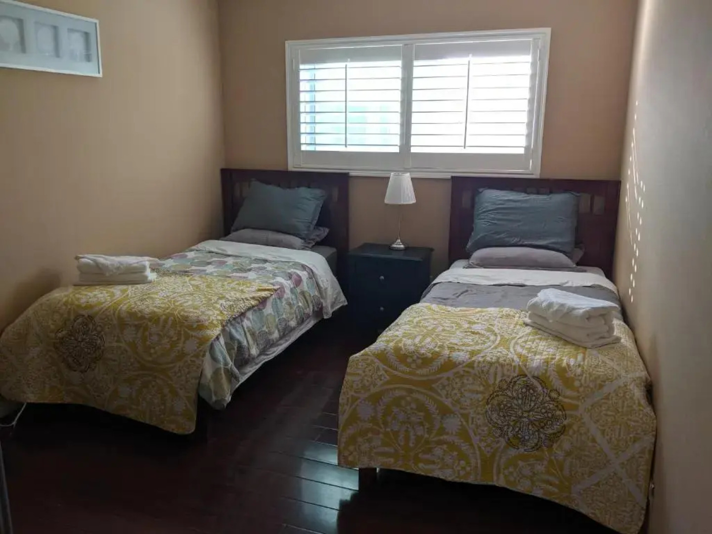 2Bedroom with Den and 2BA 4 Blocks to Santa Monica Beach