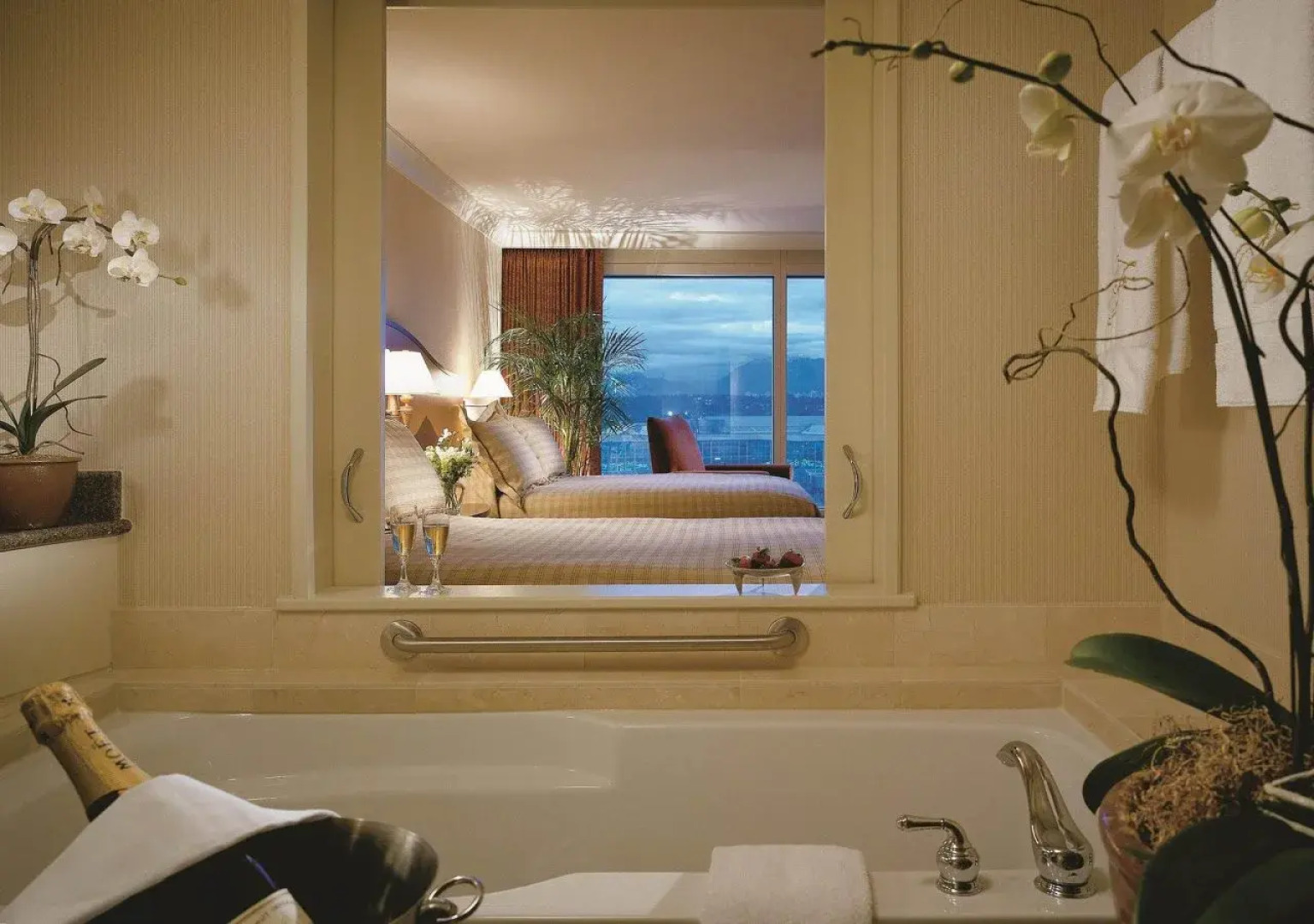 Fairmont Vancouver Airport In-Terminal Hotel