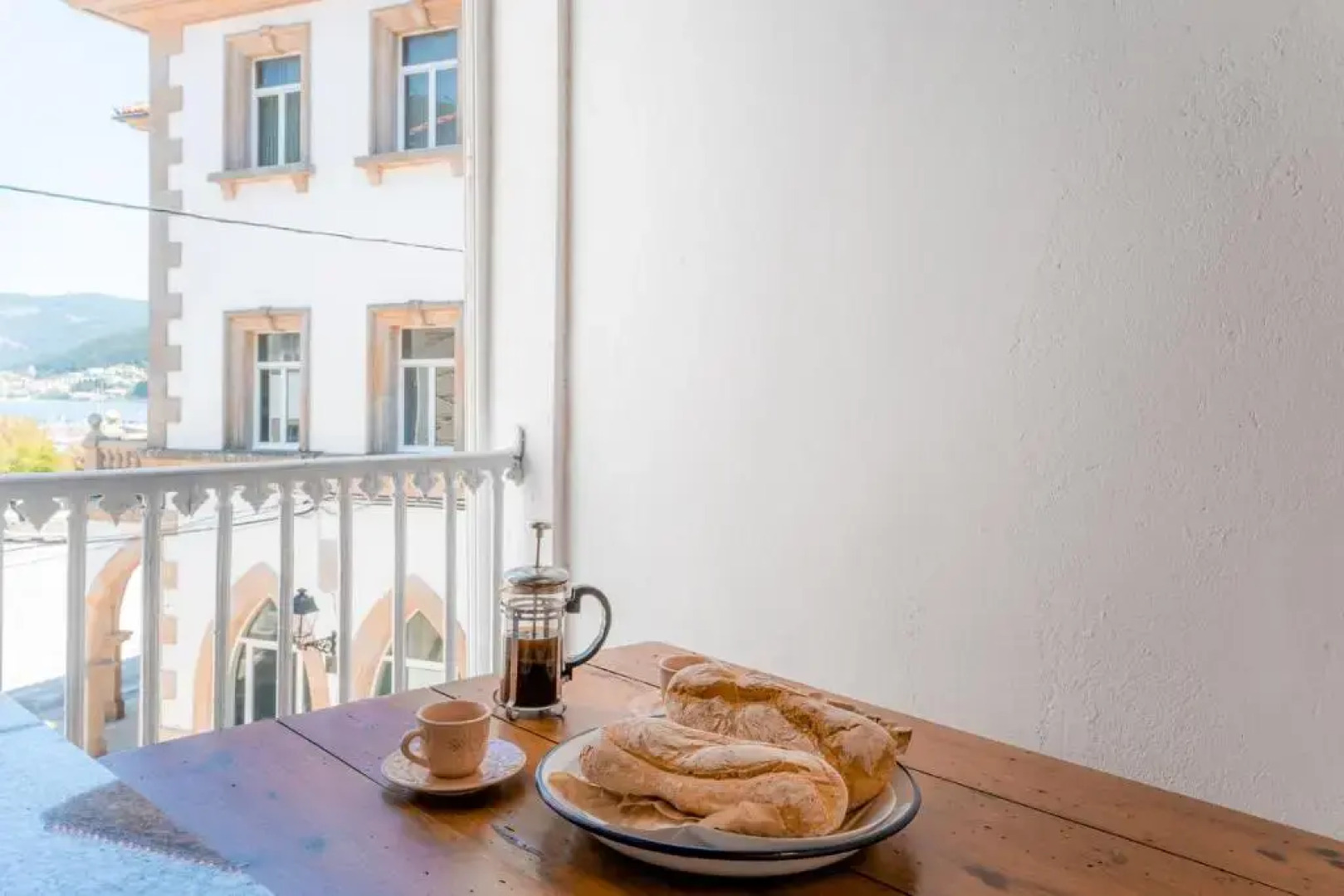 Casa dos Infantes by Mea Substantia