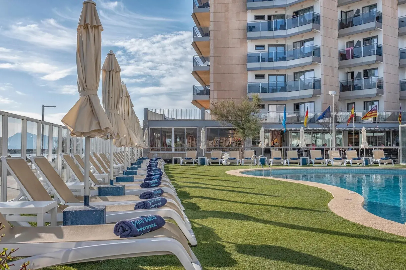 Отель THB Gran Bahia Hotel and Apartments