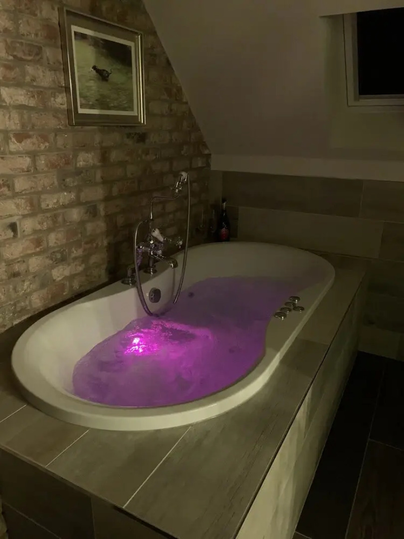 Luxury Boutique Country Cottage With Hot Tub