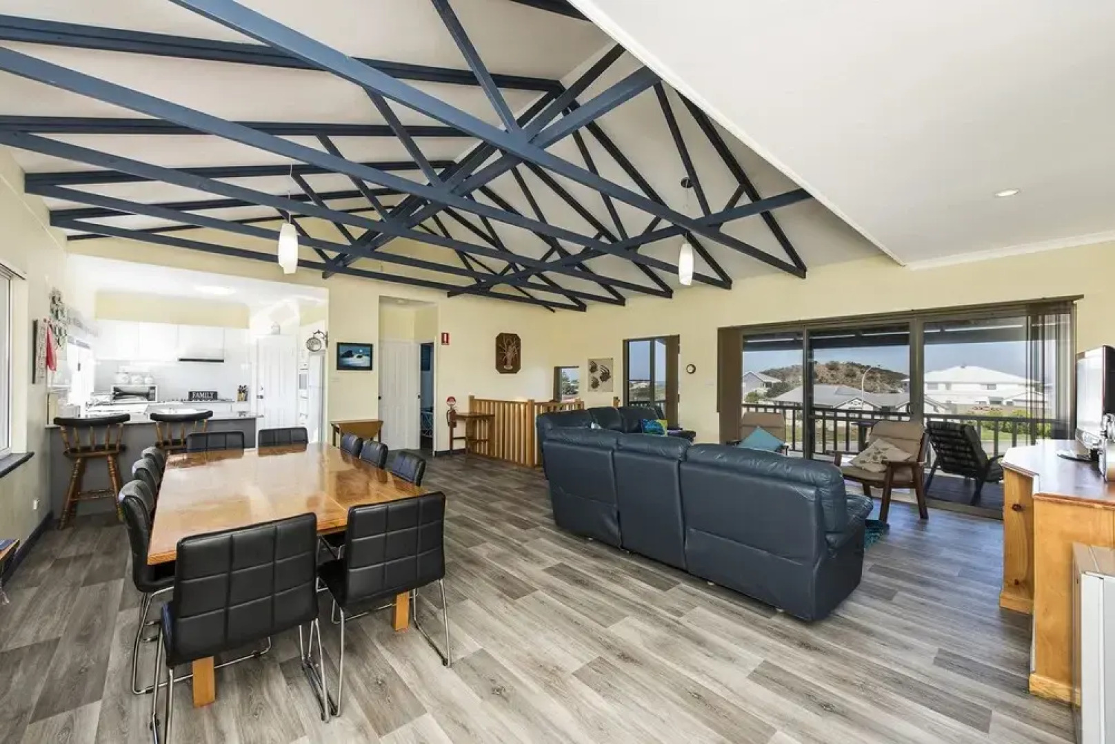 The Outlook - All the Comforts of Home Pet Friendly