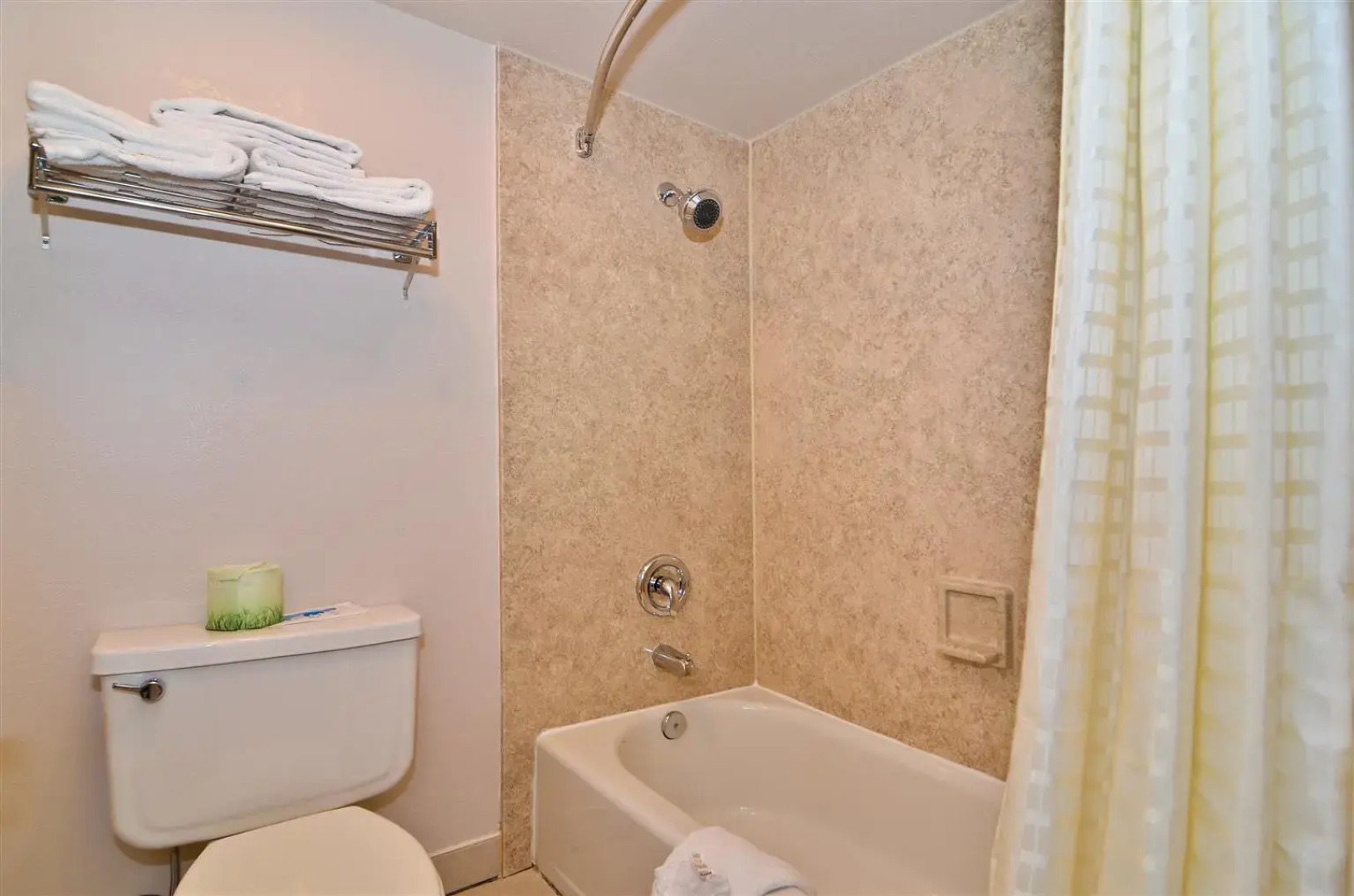 BEST WESTERN PLUS Bishop Holiday Spa Lodge