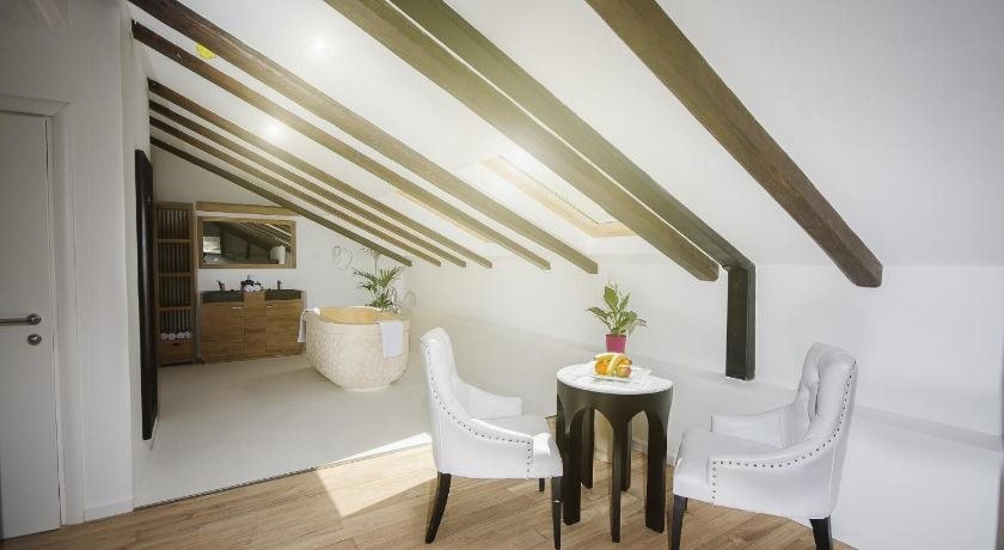 Dolphin Suites Hotel