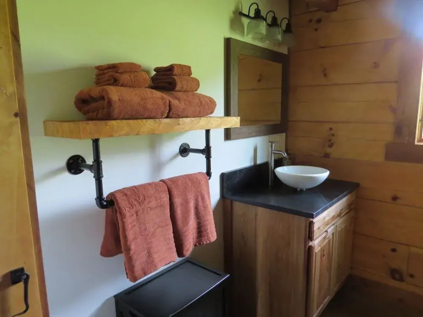 Southern Comfort Lakeside Cabin Resort