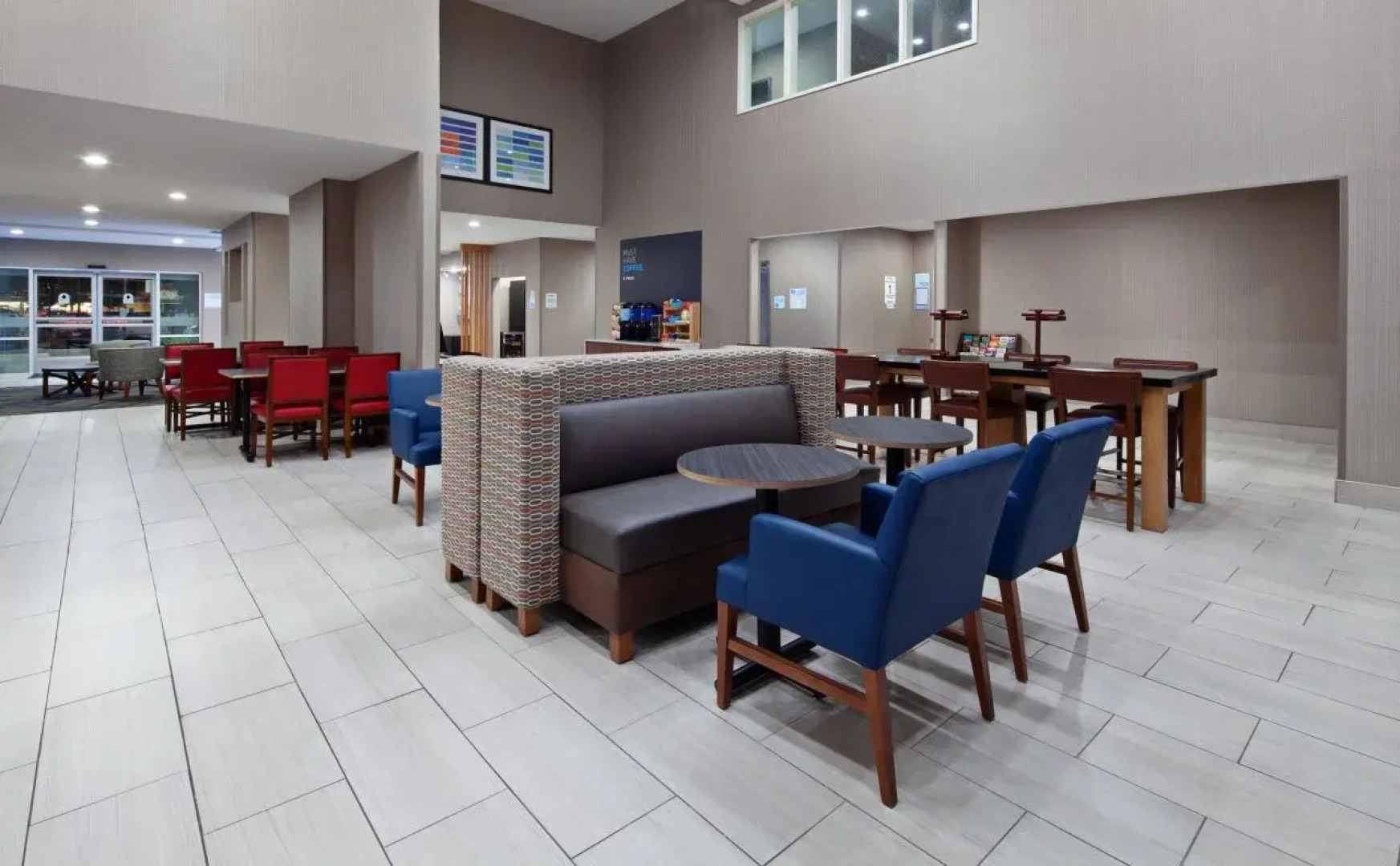 Holiday Inn Express & Suites Tulare by IHG