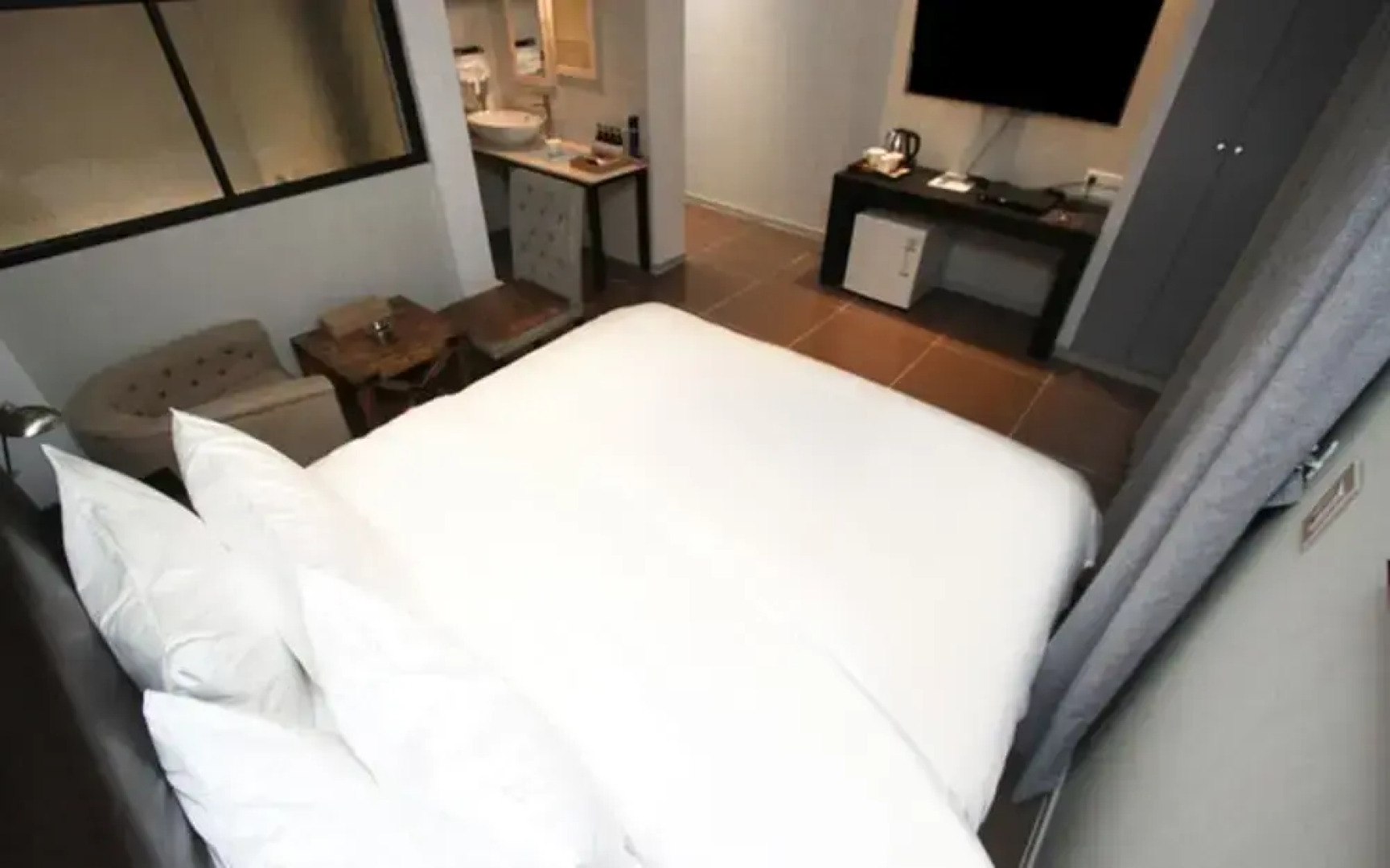 Changwon Palyongdong Praha Hotel