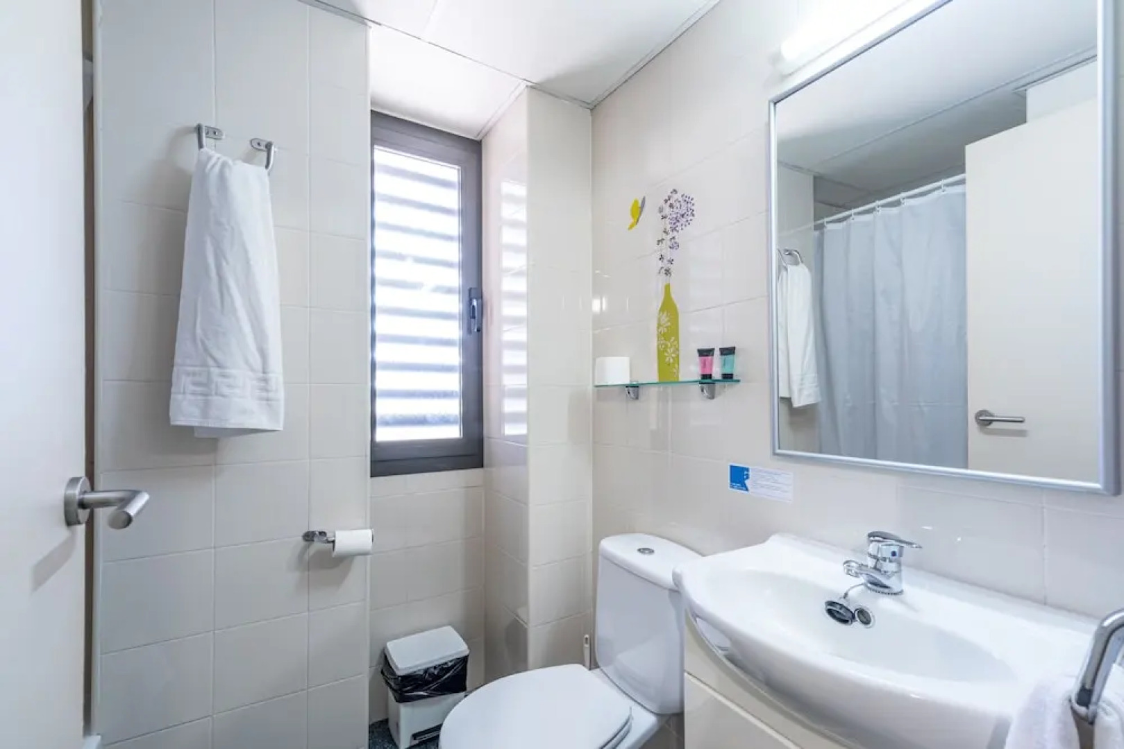 Residencia Universitaria Resa Giner de los Ríos - Hostel