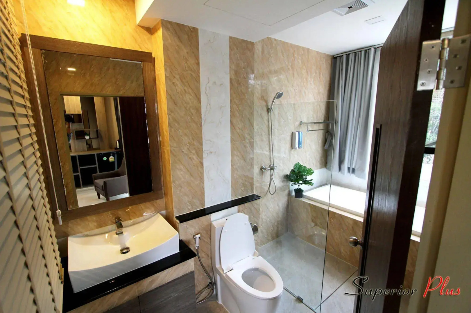 The Contrast i Hotel