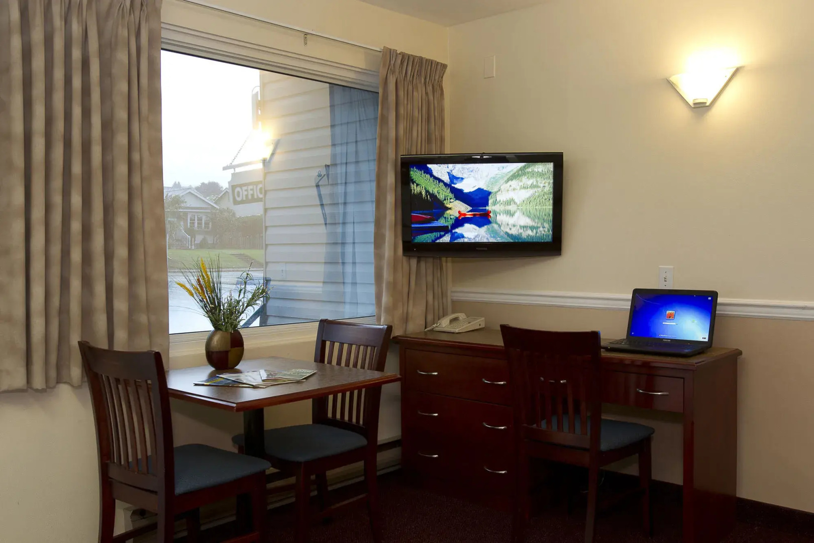 Scott's Inn and Suites