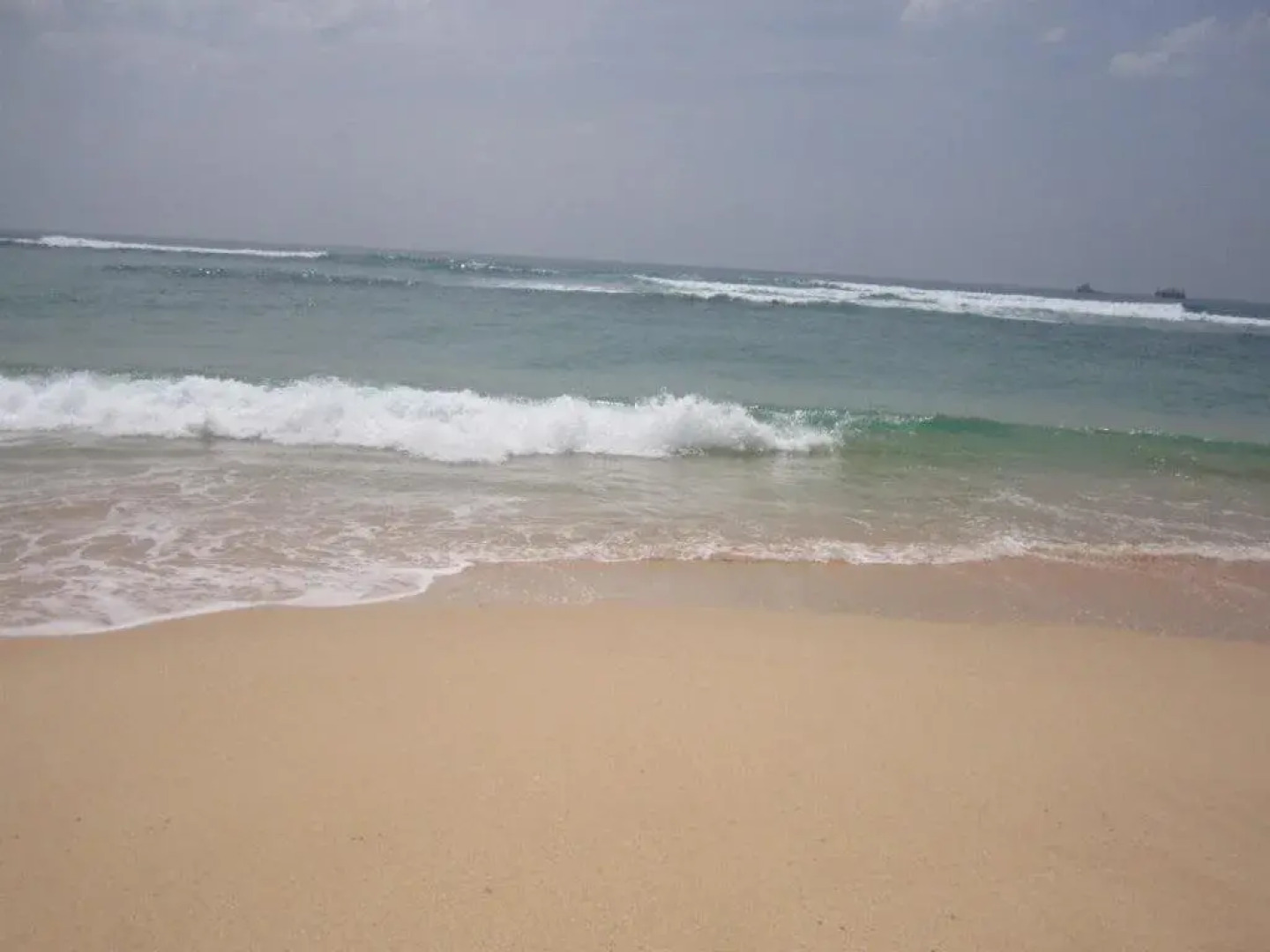 White Surfing Beach Resort