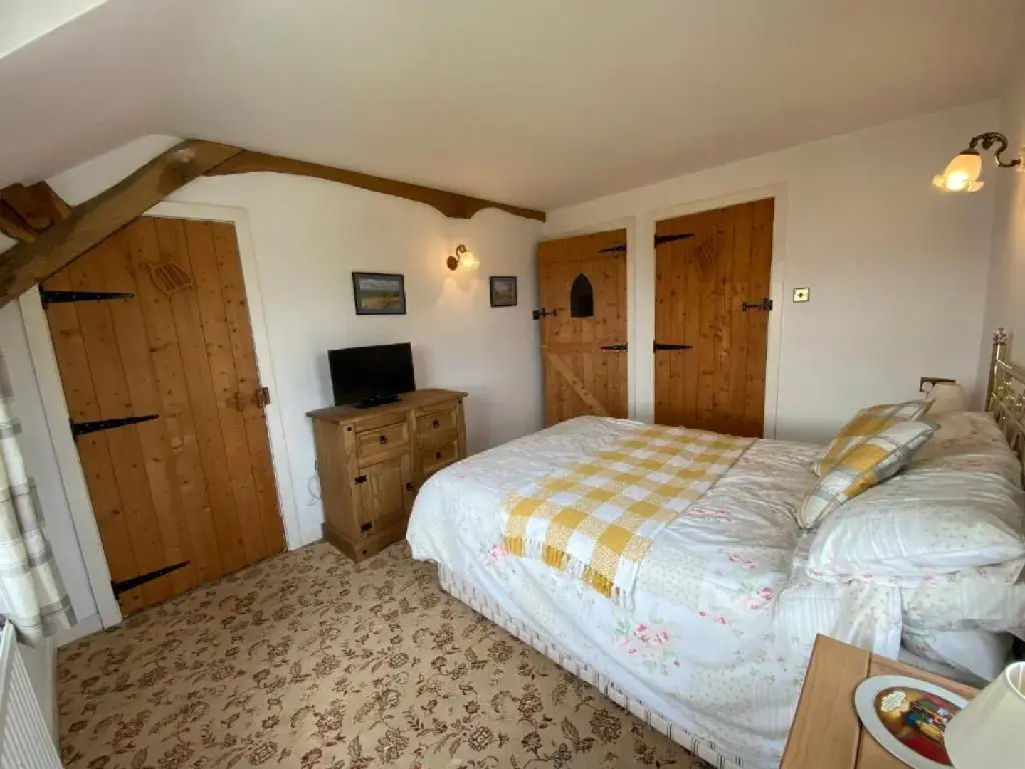 Beautiful secluded farmhouse with hot tub