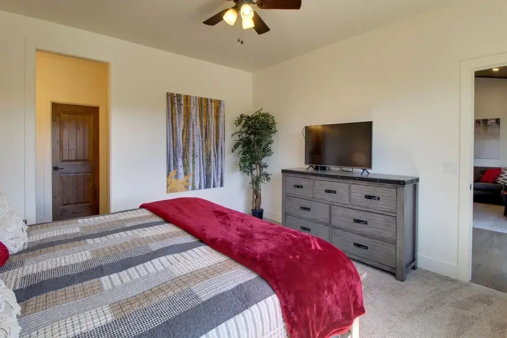 Show Low Cabin w/ Deck, Near Golfing & Hiking!