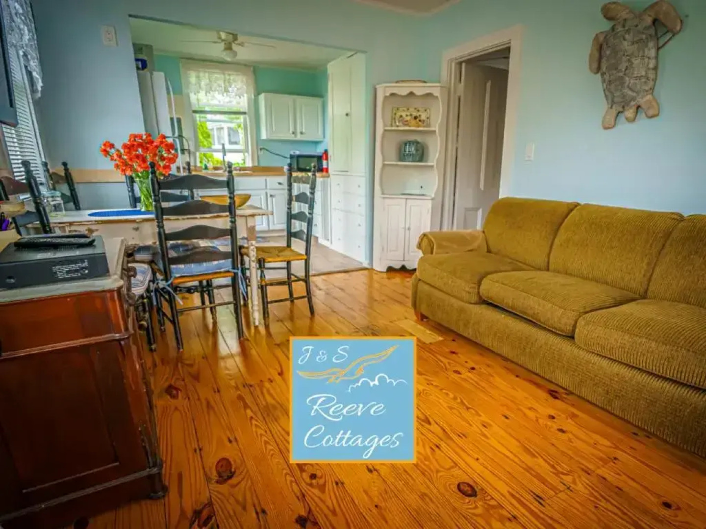 Premier Waterfront Cottage 3