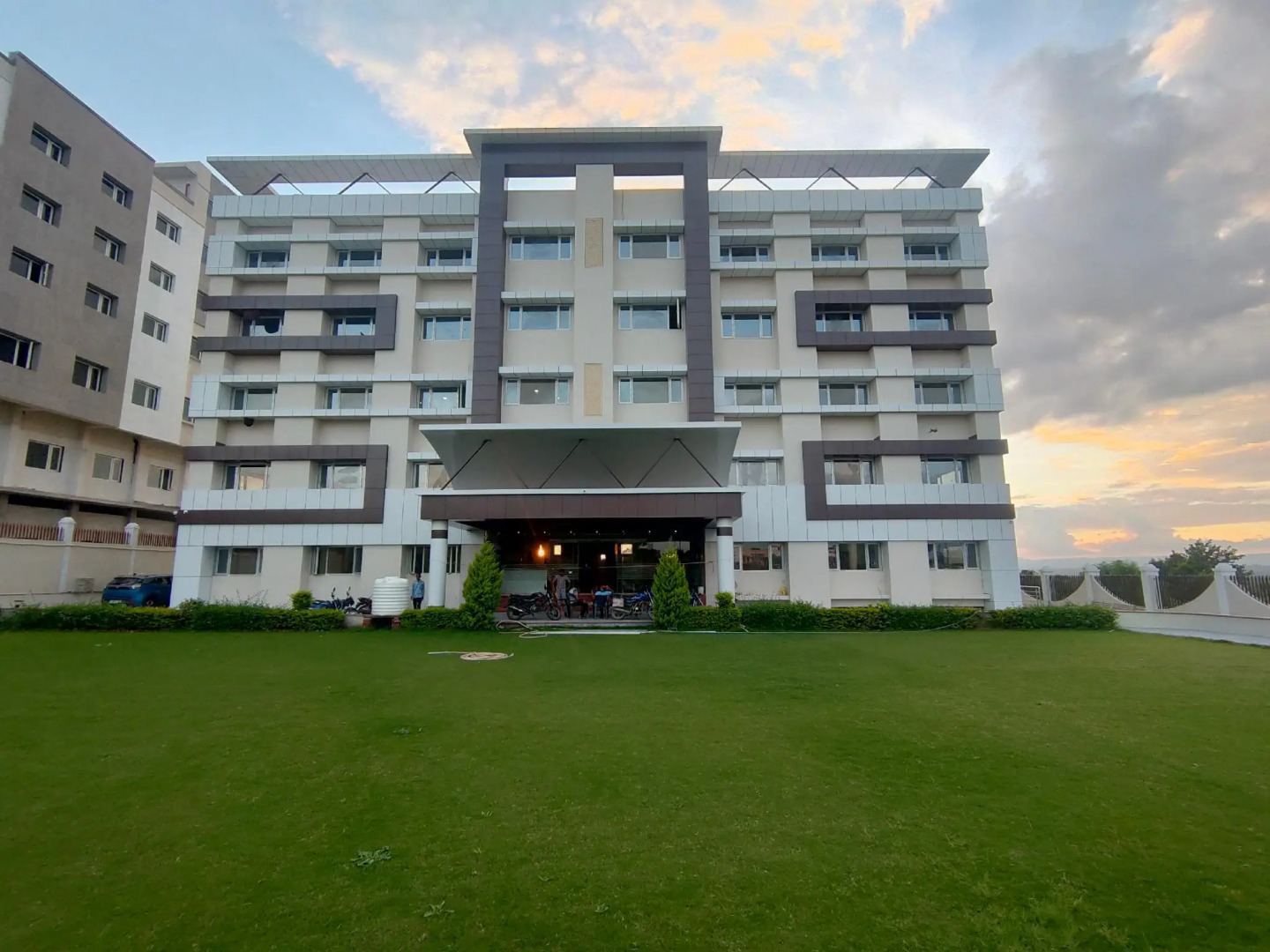 The Sky Imperial  Hotel Gopal Darshan