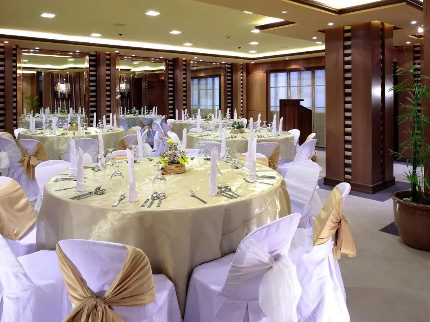 Herald Suites Solana