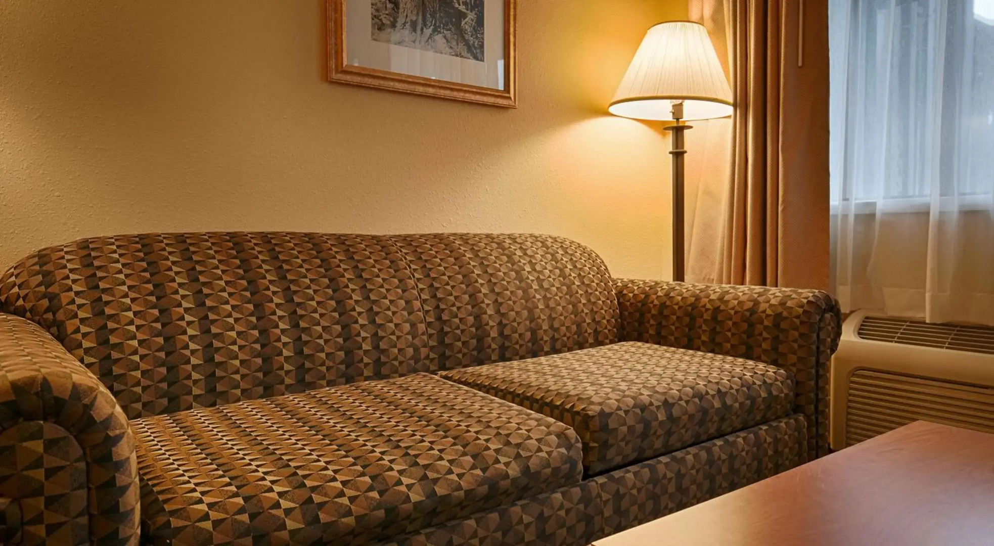 Oakridge Inn & Suites