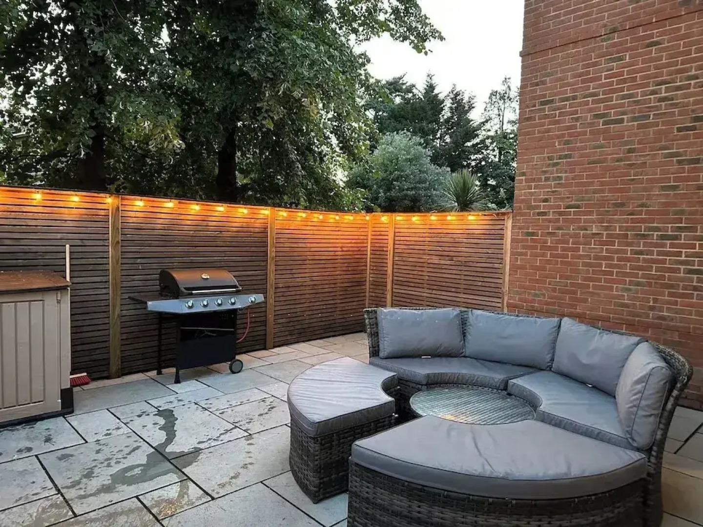 Thames Ditton Apt - Sleeps 6 - Garden & Bbq