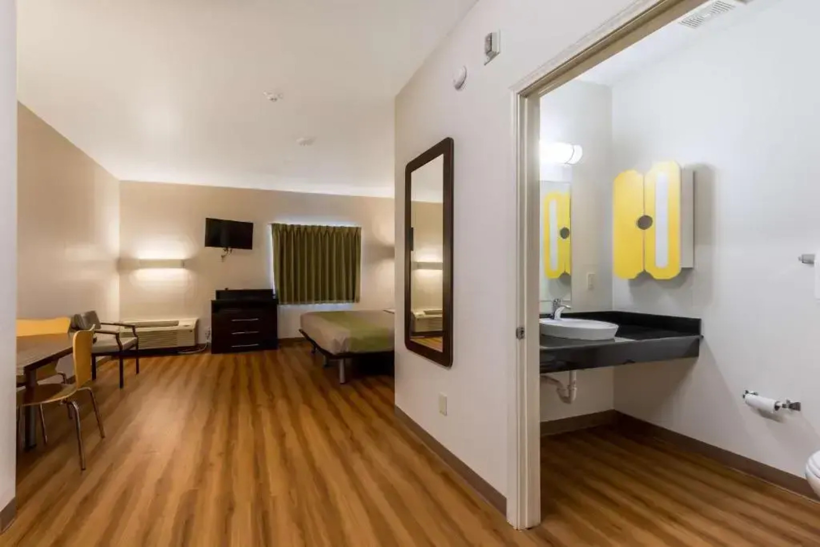 Super 8 by Wyndham Kenedy