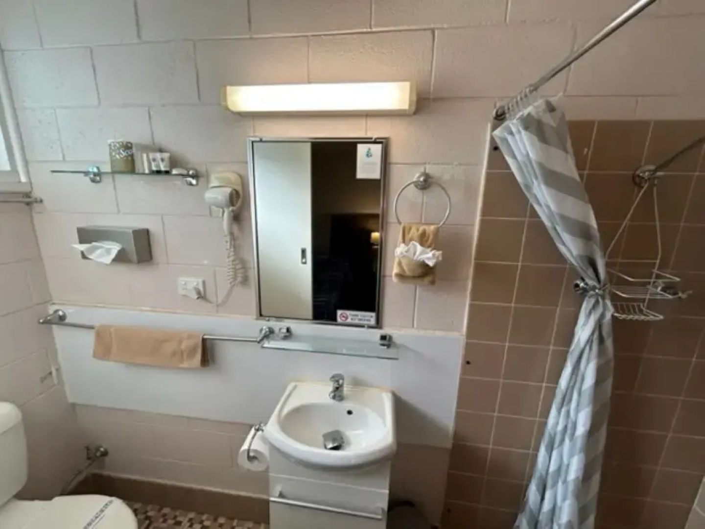 Warren Motor Inn