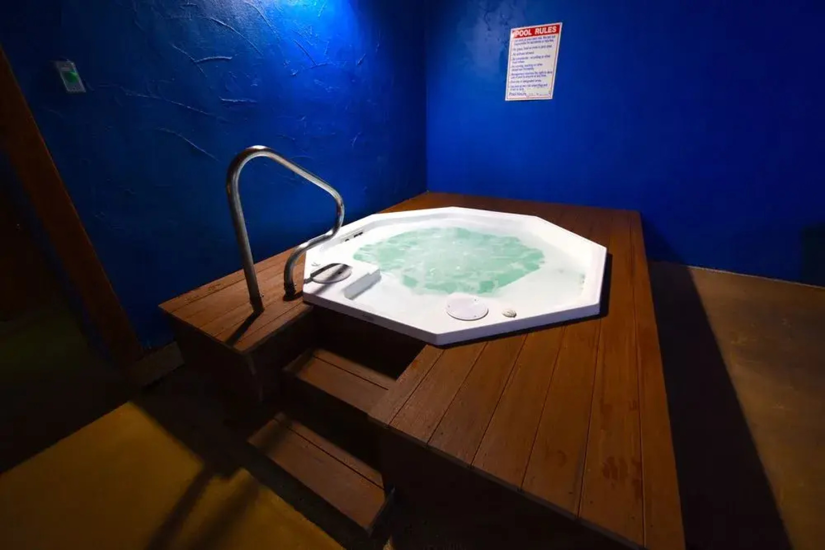 Mackinaw Beach & Bay Inn & Suites