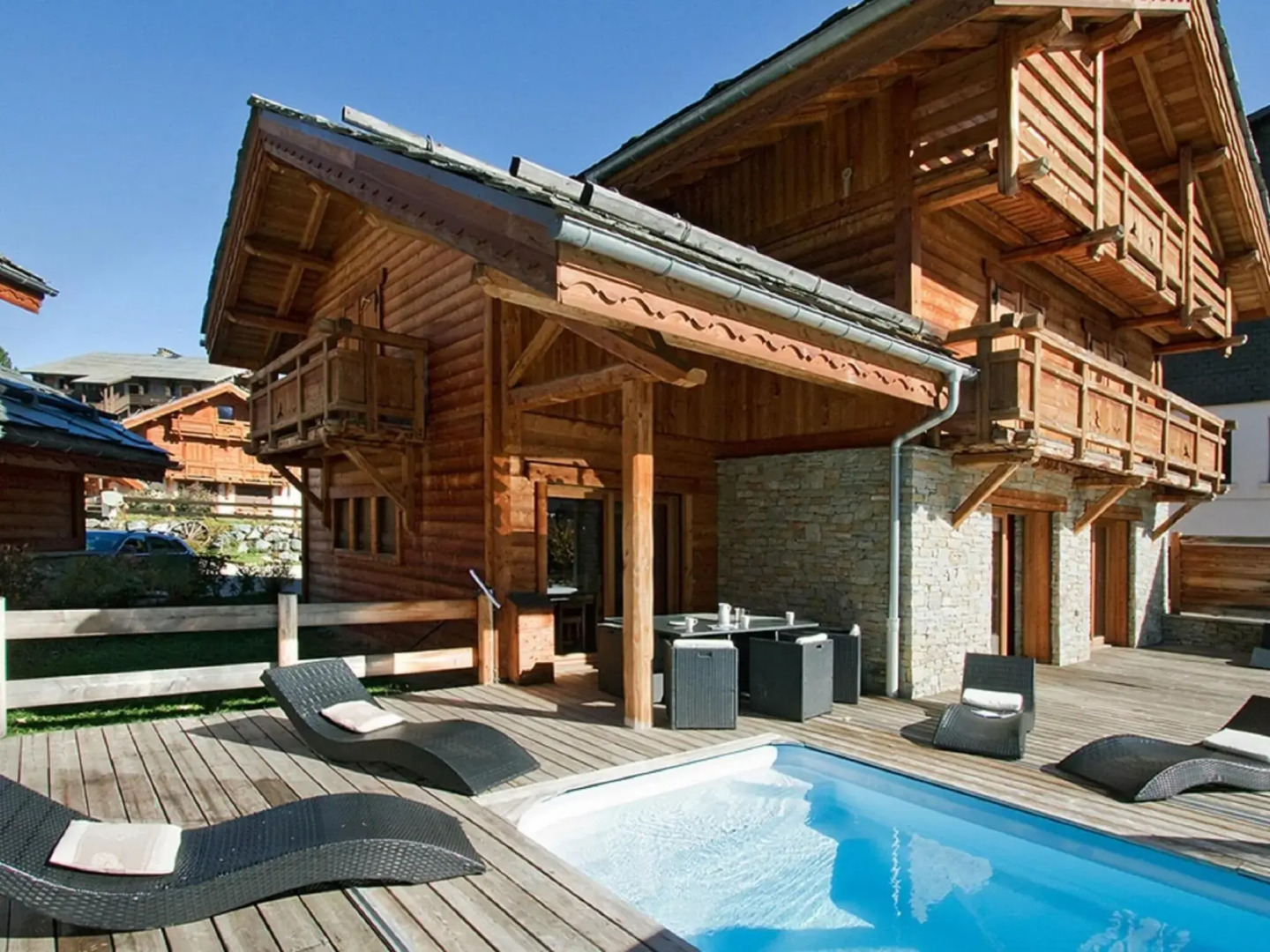 Delightful 14-person chalet with sauna and pool in Les Deux Alpes