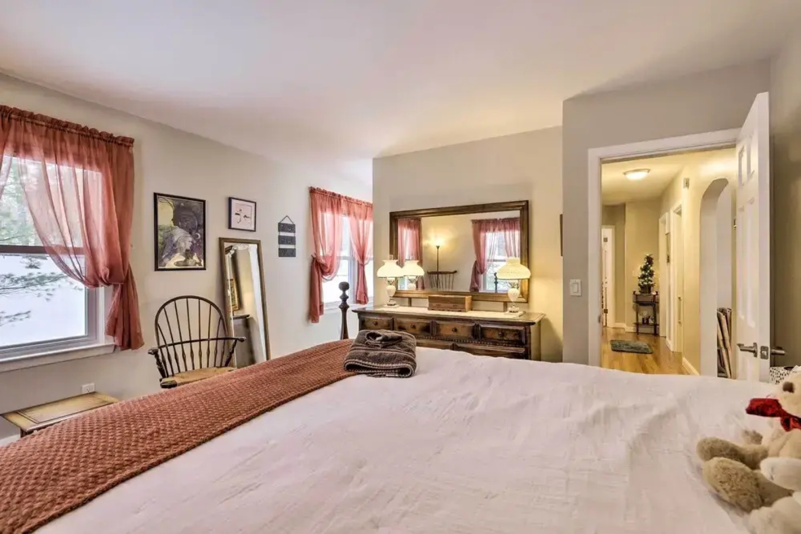 Hadley Vacation Rental 24 Mi to Springfield!