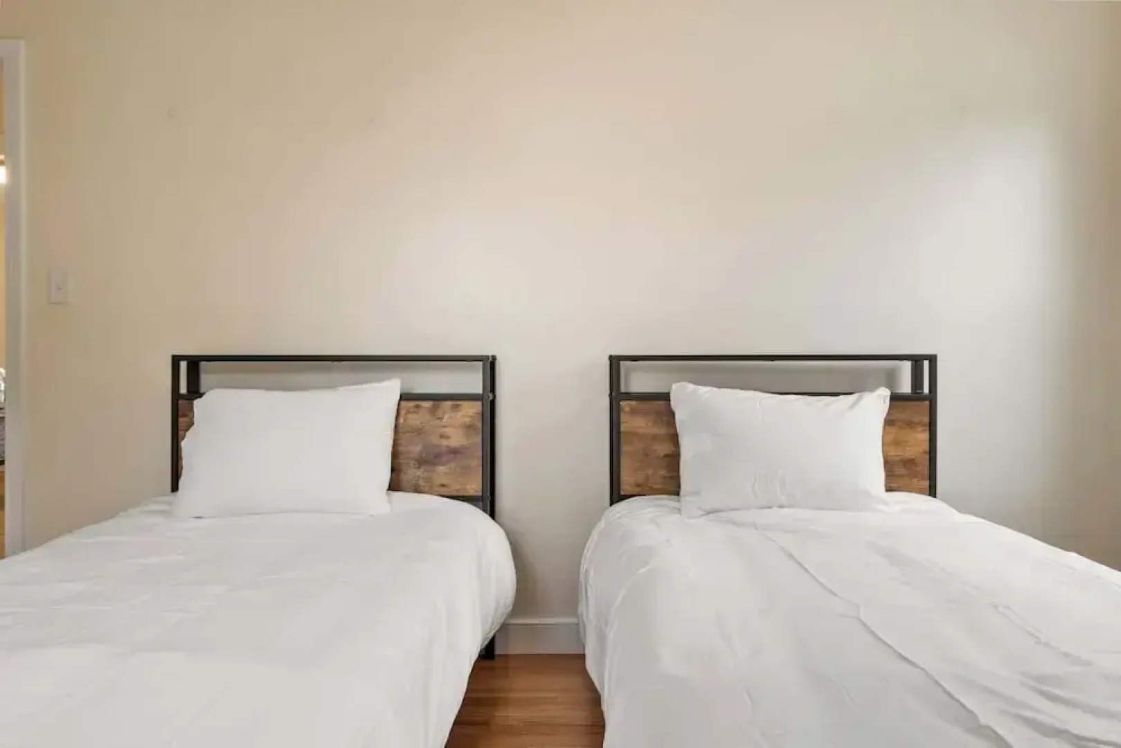 Oceanfront Ping Pong 1 Min Walk to Beach Pets Welcome