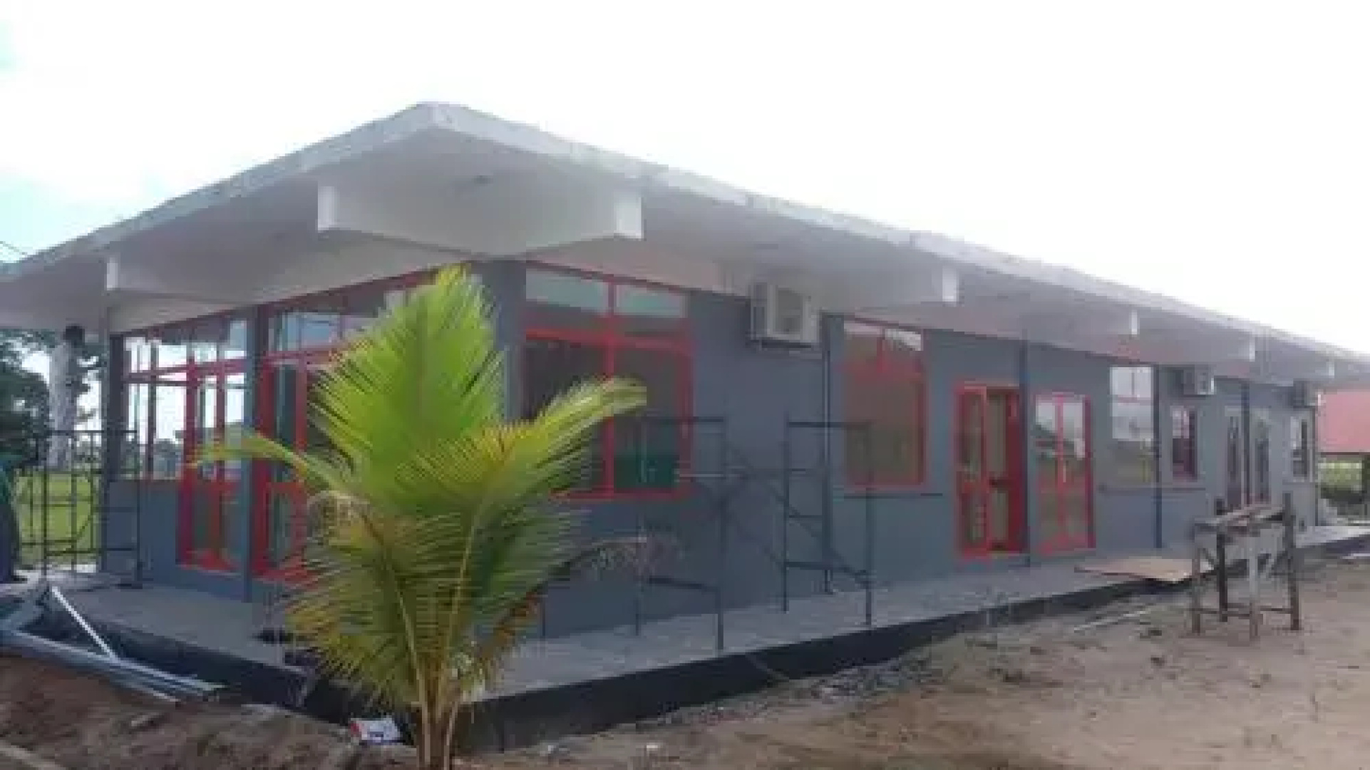 Rumanija's Airport Rooms