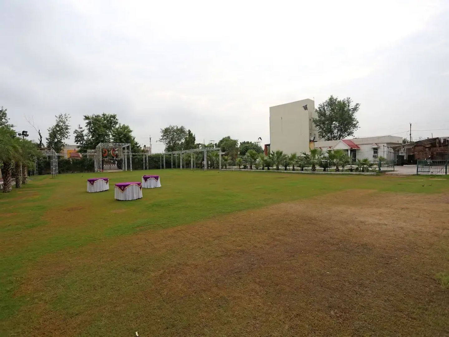 OYO 16768 Hotel Lotus Grand