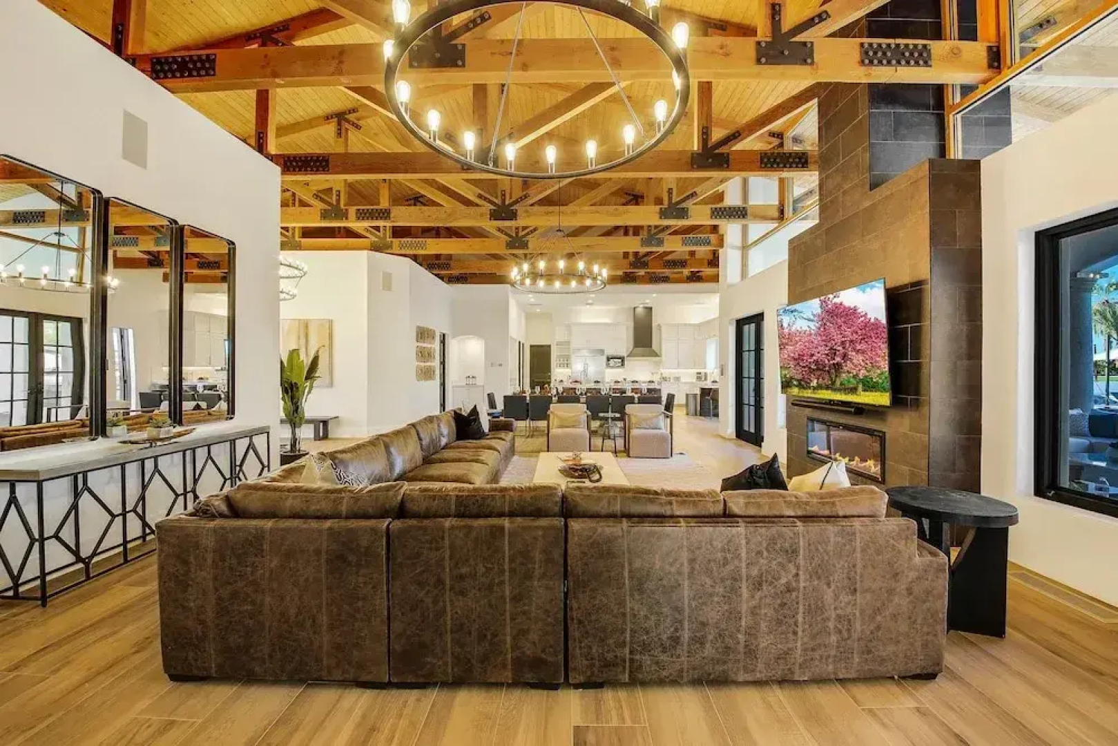 The Stallion Estate Sleeps 24, Theater, Game Room, Pickle Ball