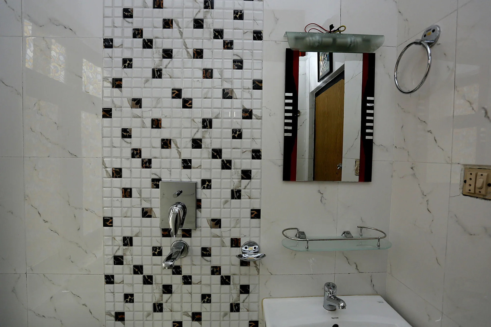 Shangri-la Boutique Hotel