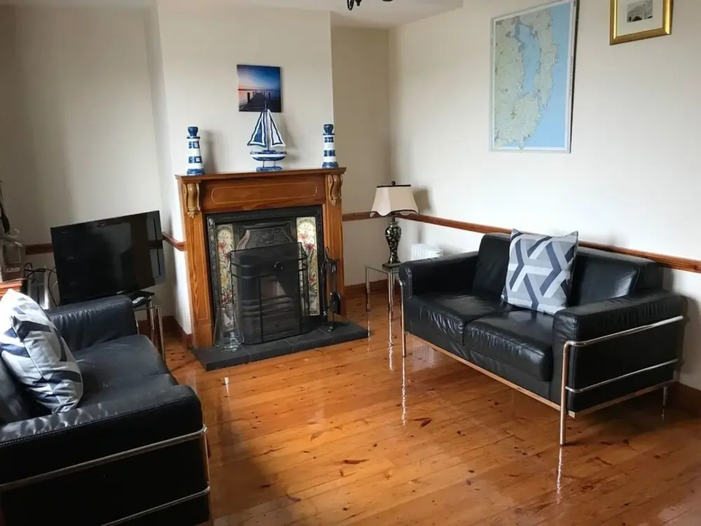 Lovely Apartment Overlooking the Harbour & bay