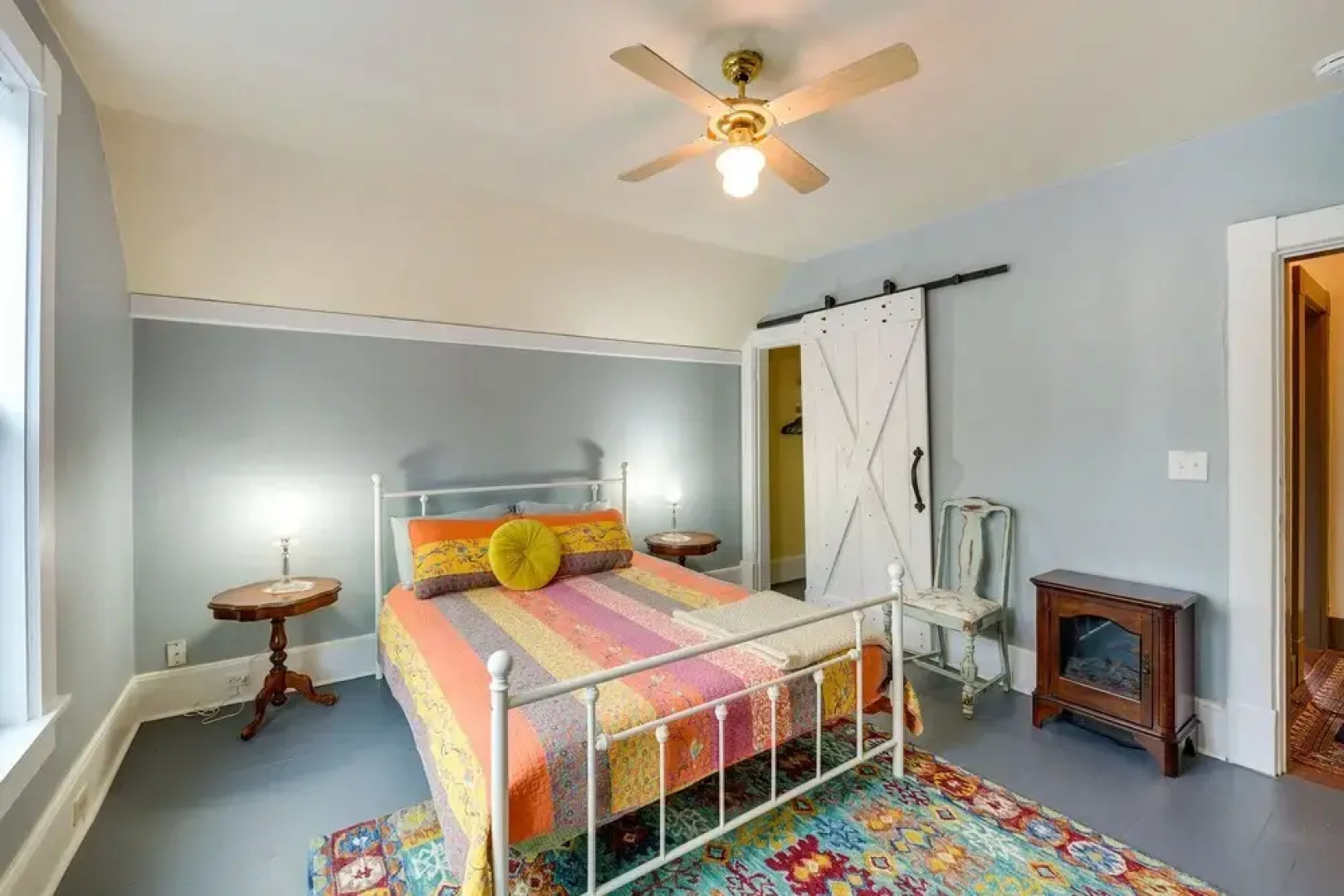 Charming La Conner Vacation Home w/ Fireplace!