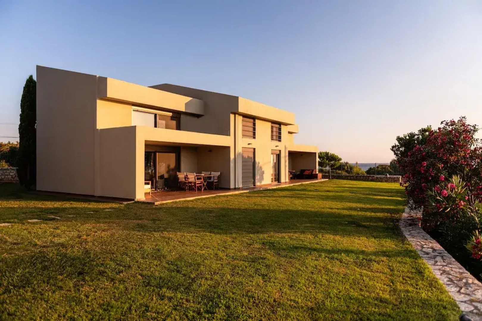 Villa Idyle-Luxury Beachfront Property