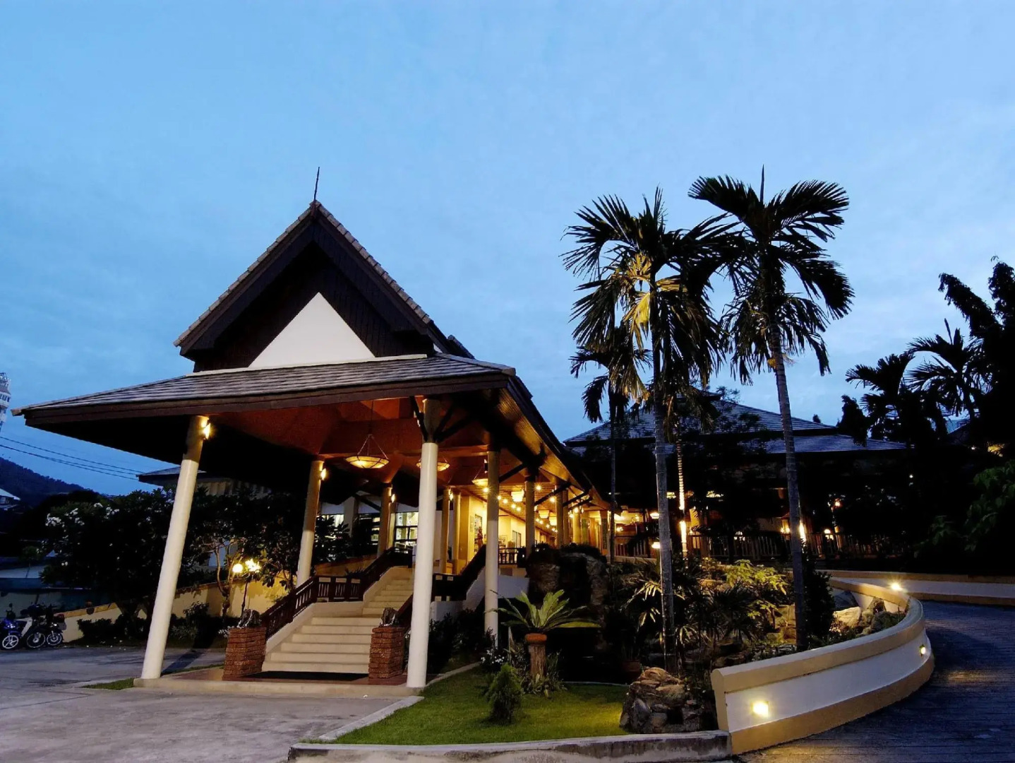 Thara Patong Beach Resort & Spa
