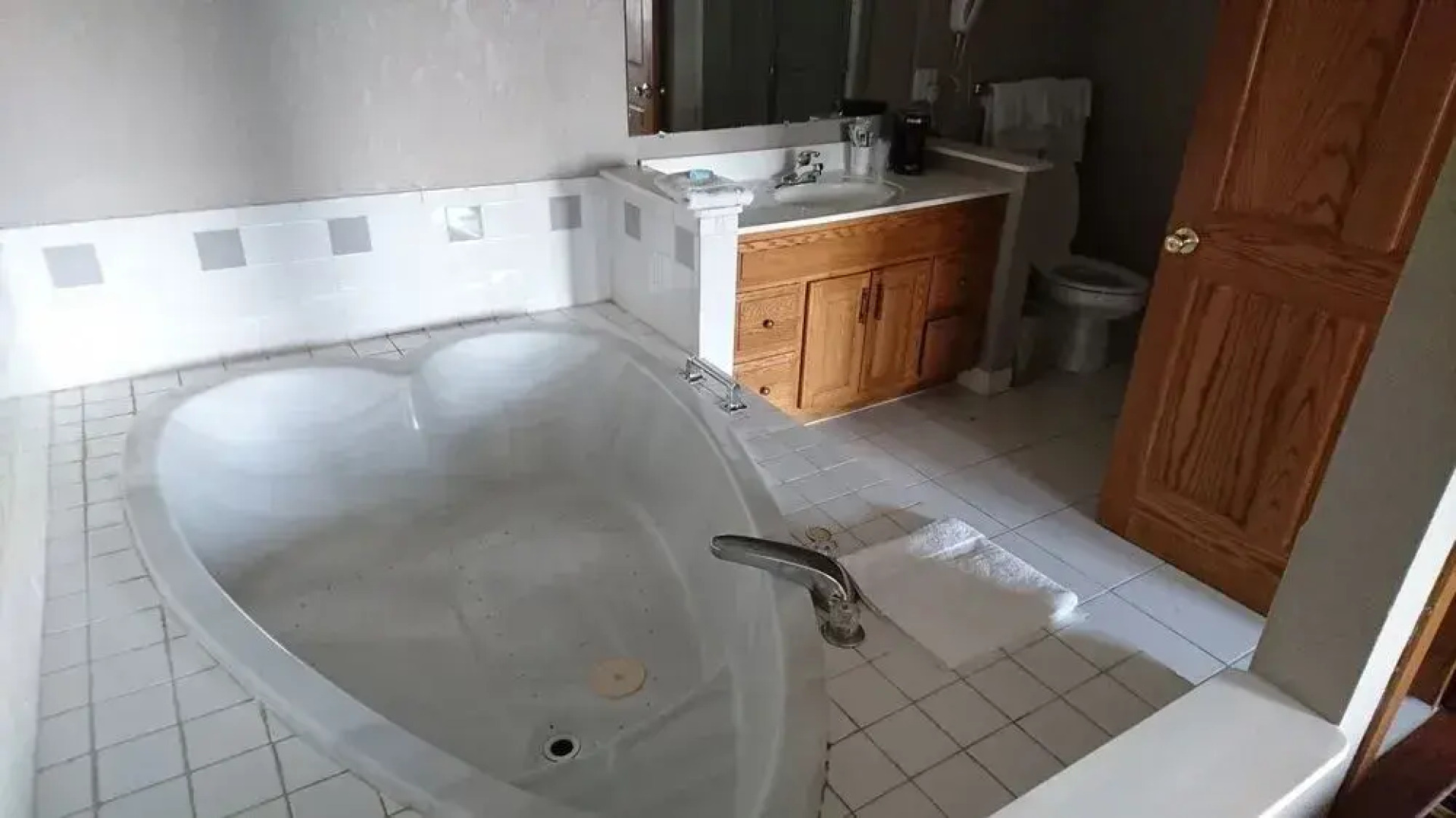 Super 8 Flint/Burton Area